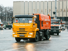 КО-829Д1, КамАЗ 53605, коммунальная уборочная машина