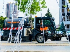 Механизированная очистка и мойка дороги