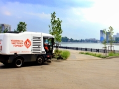 Механизированная очистка дороги на ул. Кубанская Набережная автомобилем RAVO-540 ST